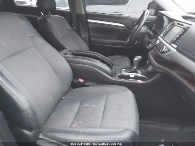 Toyota Highlander Le Plus 2019 5TDZZRFH4KS324809 Image 5