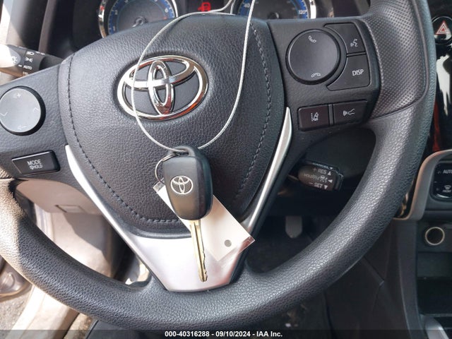 Toyota COROLLA LE 2018 5YFBURHE2JP785369 Image 11