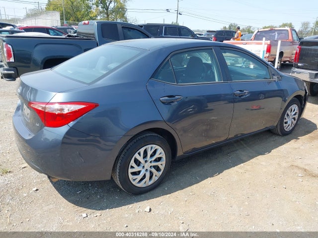 Toyota COROLLA LE 2018 5YFBURHE2JP785369 Image 4