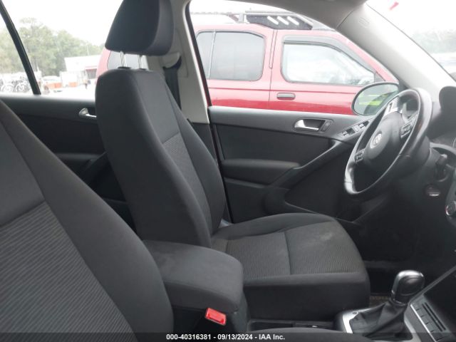 WVGAV7AXXFW115930 Volkswagen TIGUAN S