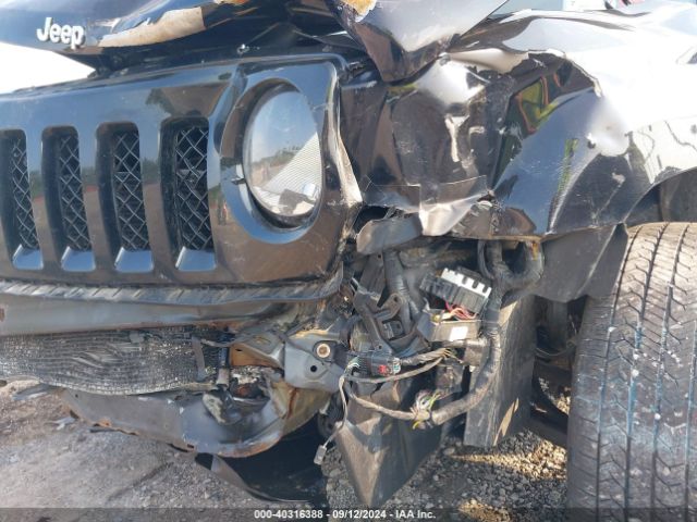 1C4NJRFBXGD650909 Jeep Patriot Latitude