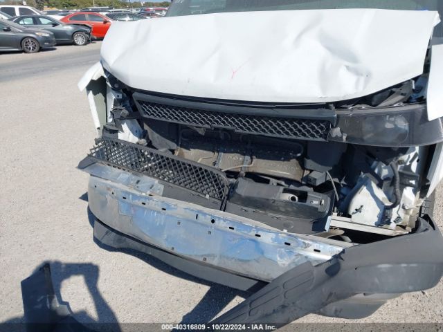 1GCWGAFG2J1904895 Chevrolet Express 2500 Work Van