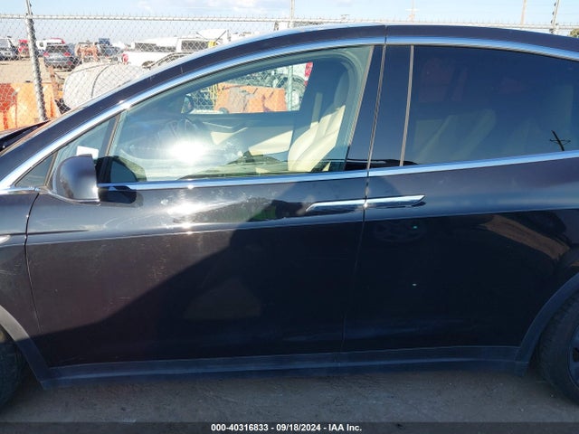 Tesla Model X 75d/p100d/p90d 2016 5YJXCBE40GF003795 Image 14