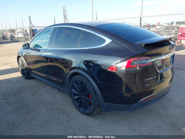 2016 TESLA MODEL X 5YJXCBE40GF003795 Photo 2
