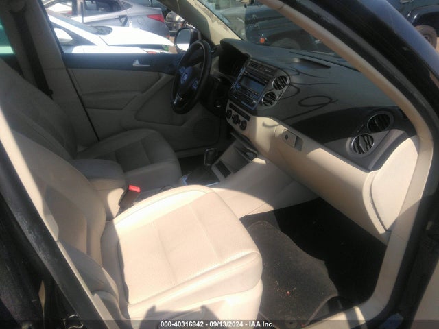 WVGAV3AX8EW565129 Volkswagen TIGUAN SE