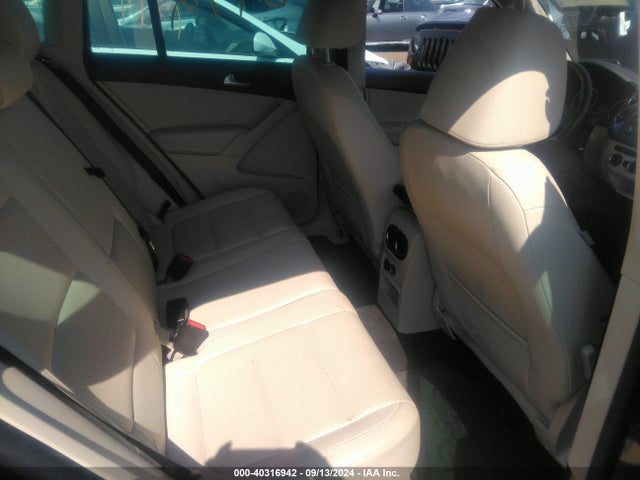 WVGAV3AX8EW565129 Volkswagen TIGUAN SE