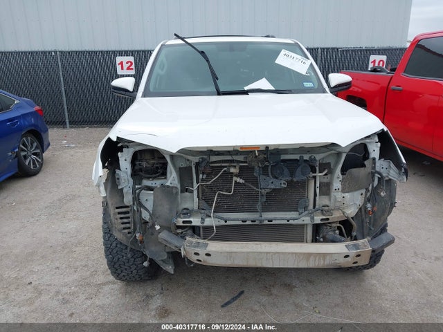 Toyota 4RUNNER SR5 2019 JTEBU5JR4K5685466 Image 12