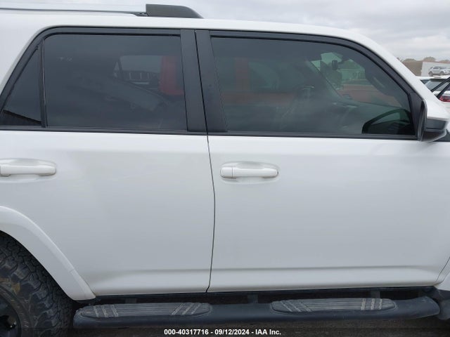 Toyota 4RUNNER SR5 2019 JTEBU5JR4K5685466 Image 13