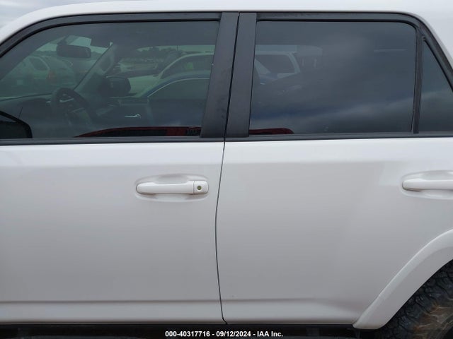 Toyota 4RUNNER SR5 2019 JTEBU5JR4K5685466 Image 14