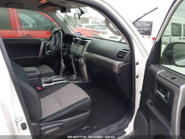 Toyota 4RUNNER SR5 2019 JTEBU5JR4K5685466 Image 5