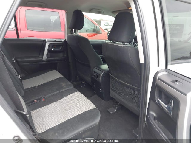 Toyota 4RUNNER SR5 2019 JTEBU5JR4K5685466 Image 8