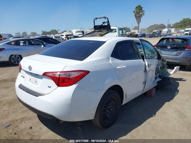 Toyota COROLLA LE 2018 5YFBURHE6JP809348 Image 4
