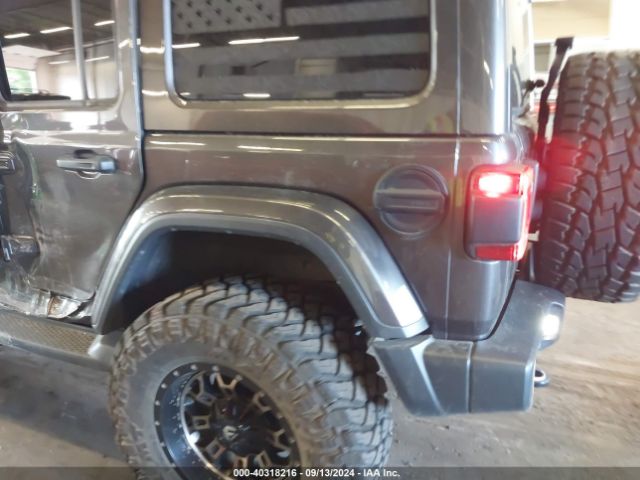 1C4HJXEG9JW231993 Jeep Wrangler Unlimited Sahara 4x4