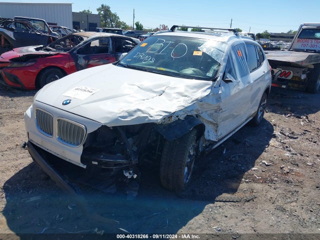 BMW X1 Xdrive28i 2014 WBAVL1C50EVY23996 Image 2