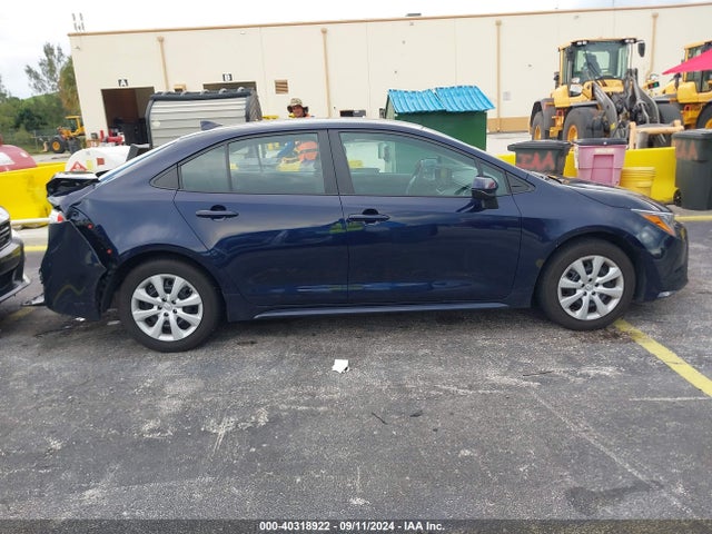 Toyota COROLLA LE 2022 5YFEPMAEXNP381825 Image 13