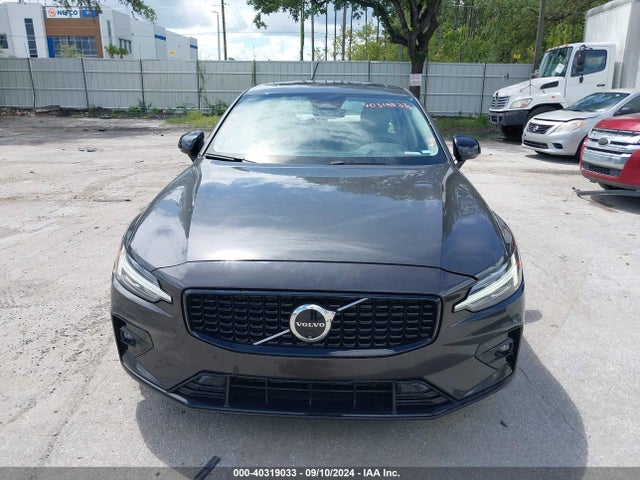 Volvo S60 B5 Plus Dark Theme 2024 7JRL12FL4RG294967 Image 12