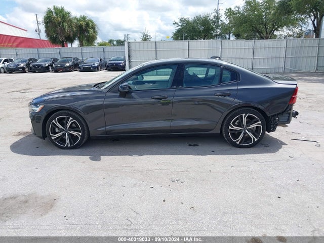 Volvo S60 B5 Plus Dark Theme 2024 7JRL12FL4RG294967 Image 14
