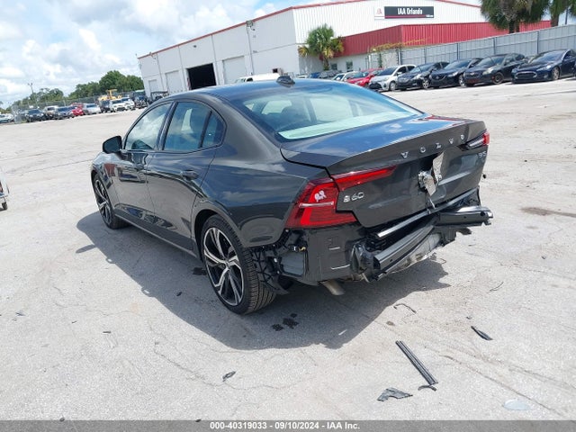 7JRL12FL4RG294967 Volvo S60 B5 Plus Dark Theme