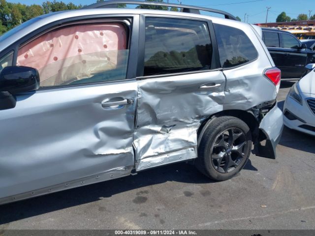 JF2SJAEC1JH491620 Subaru Forester 2.5i Premium