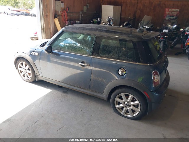 2011 MINI COOPER S WMWSV3C59BTY13189 Photo 2