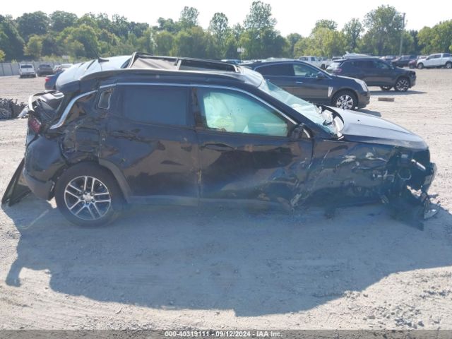 3C4NJCBB5JT499885 Jeep Compass Sun And Wheel Fwd
