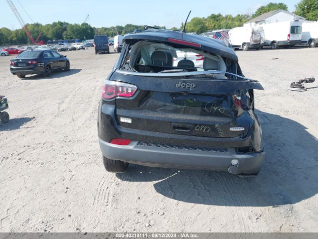 3C4NJCBB5JT499885 Jeep Compass Sun And Wheel Fwd