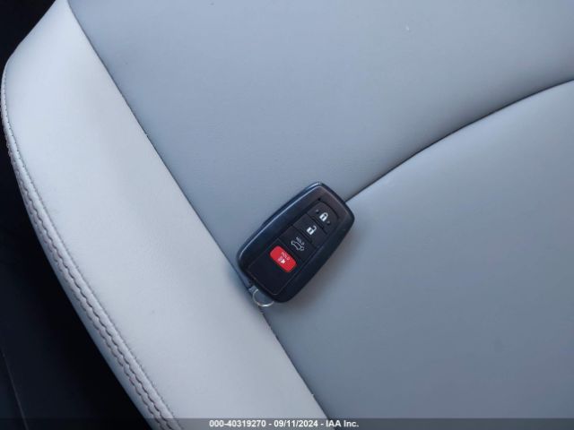 2T3A1RFV3PW360037 Toyota Rav4 Xle Premium