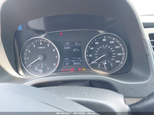 5NPD74LF9JH329708 Hyundai ELANTRA SE
