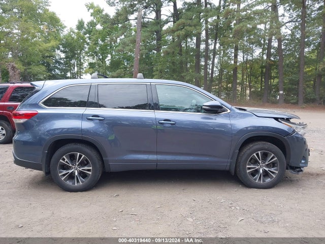 Toyota Highlander Le 2018 5TDBZRFH6JS869491 Image 14
