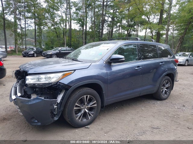 Toyota Highlander Le 2018 5TDBZRFH6JS869491 Image 2