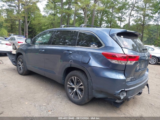 Toyota Highlander Le 2018 5TDBZRFH6JS869491 Image 3