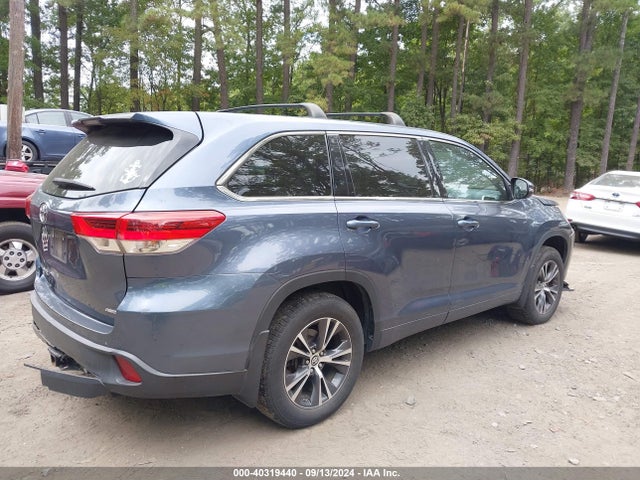 Toyota Highlander Le 2018 5TDBZRFH6JS869491 Image 4