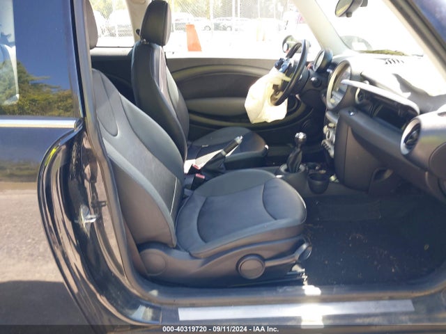 2009 MINI COOPER WMWMF33599TU73607 Photo 4