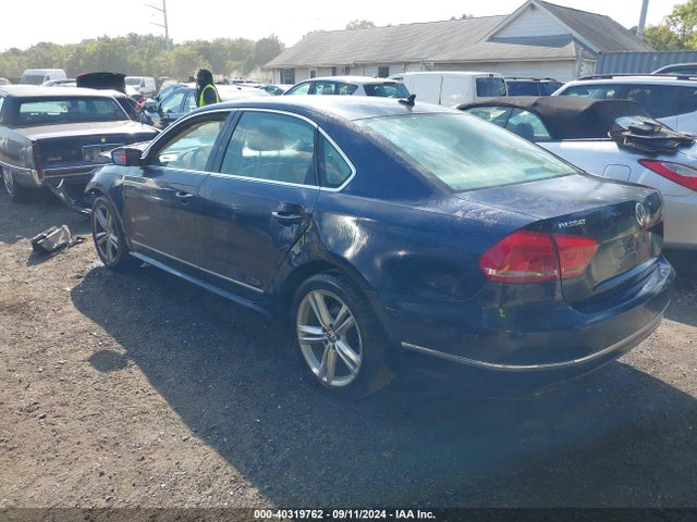 1VWBT7A37FC054465 Volkswagen Passat 1.8t Se