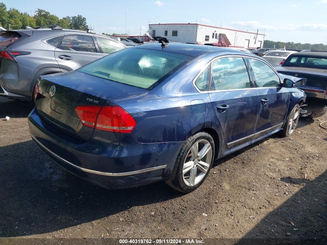 1VWBT7A37FC054465 Volkswagen Passat 1.8t Se