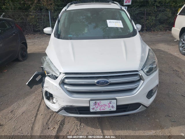 1FMCU9J99HUD79244 Ford Escape Titanium