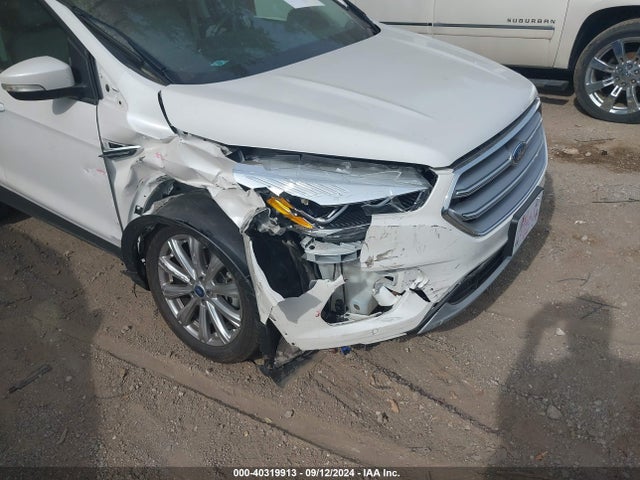 1FMCU9J99HUD79244 Ford Escape Titanium