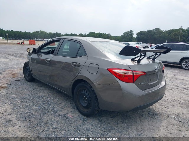 Toyota COROLLA LE 2018 2T1BURHE6JC033870 Image 3