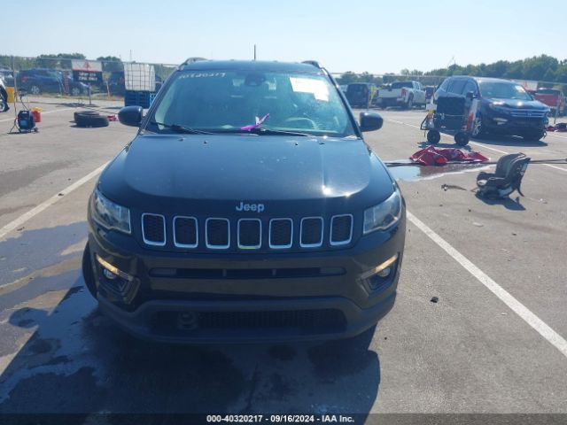 3C4NJDBB6KT809811 Jeep Compass Latitude 4x4