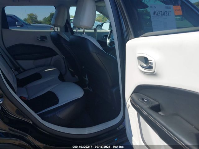 3C4NJDBB6KT809811 Jeep Compass Latitude 4x4