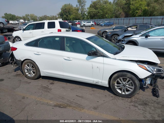 Hyundai SONATA SE 2016 5NPE24AF3GH344090 Image 13