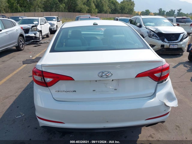 Hyundai SONATA SE 2016 5NPE24AF3GH344090 Image 16
