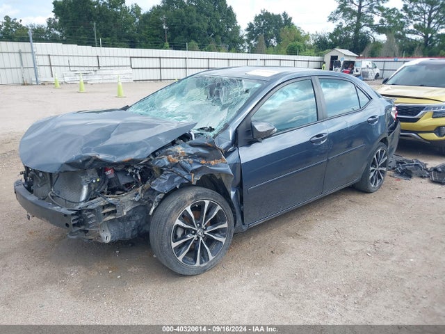 Toyota COROLLA SE 2018 5YFBURHE2JP795318 Image 2