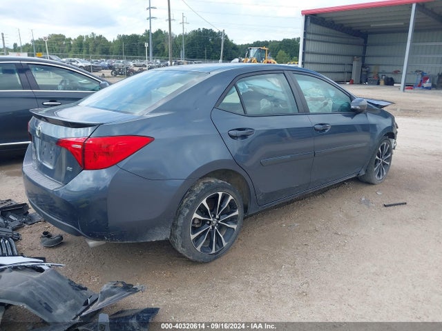 Toyota COROLLA SE 2018 5YFBURHE2JP795318 Image 4
