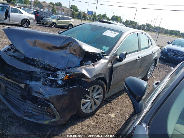 Toyota CAMRY LE 2022 4T1C11AK3NU046966 Image 2