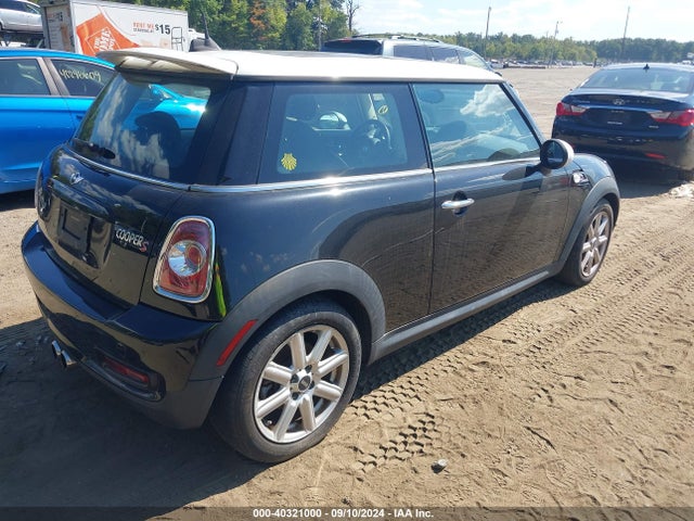 2011 MINI COOPER S WMWSV3C52BTY14751 Photo 3