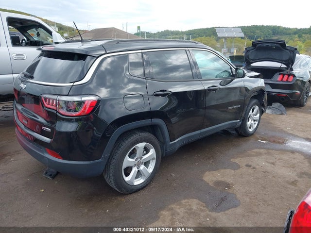 3C4NJCBB4MT592403 Jeep Compass Latitude Fwd