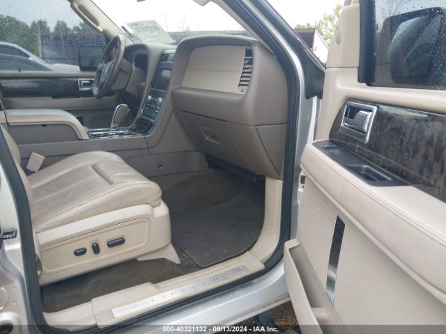 5LMJJ2HT9FEJ06737 Lincoln Navigator
