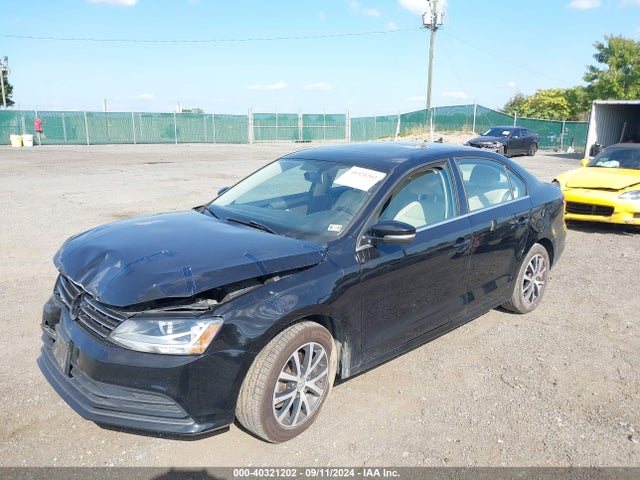 3VWDB7AJ0JM238759 Volkswagen Jetta 1.4t Se/1.4t Wolfsburg Edition