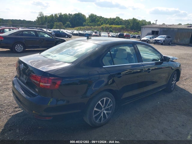 3VWDB7AJ0JM238759 Volkswagen Jetta 1.4t Se/1.4t Wolfsburg Edition